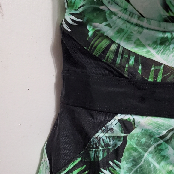 Torrid Vixen Green Palm Cutout One Piece Swimsuit 0 & 3 - Picture 6 of 11